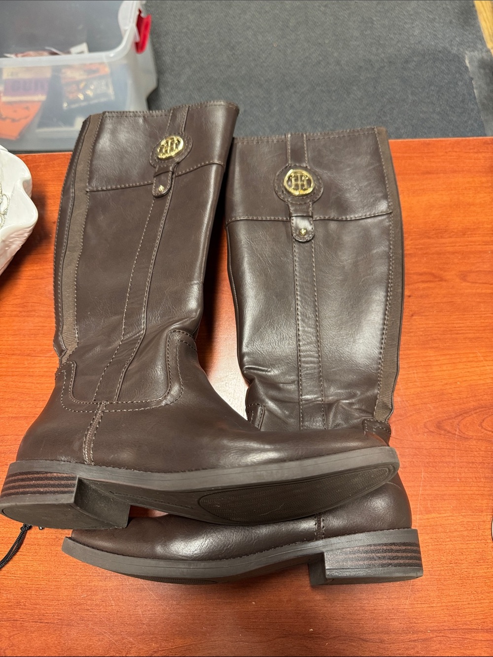 Tommy Hilfiger riding boots size 6 // 0920102